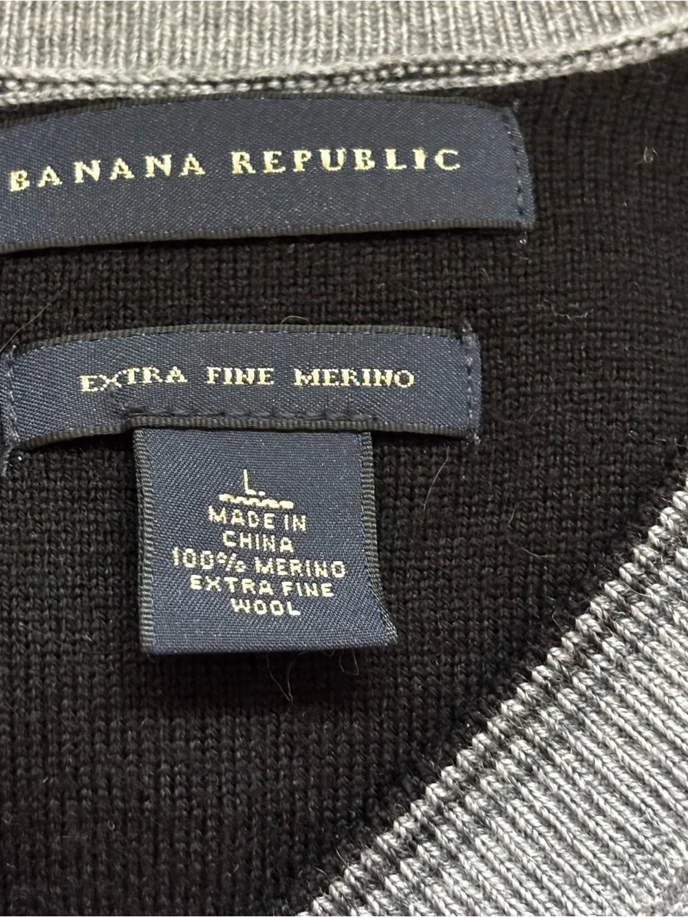 Banana Republic Men's Large Heather Gray V-Neck Sweater 100% merino wool casual